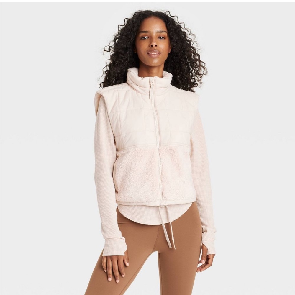 JOYLAB Light Blush Pink/Cream Fleece and Quilted Copped Vest